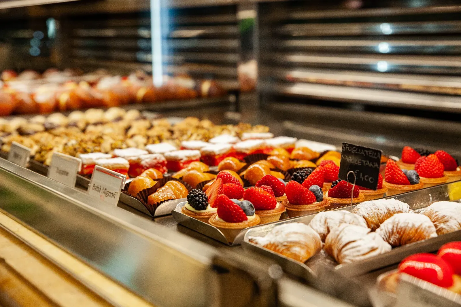 Varietà di pasticcini della Pasticceria Stella a Lucca